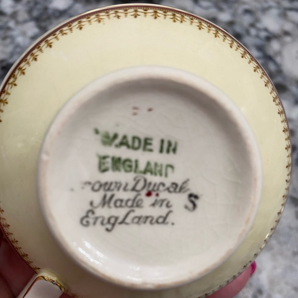 CROWN DUCAL BURGUNDY AND CREAM WITH GOLD TRIM AND A ROSE IN CUP AND ON SAUCER - Picture 9 of 12